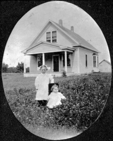 Fred Reinhardt house, 1911 Fred's daughters Florence and Mildred Aileen are pictured. Original image: http://www.jocohistory.org/cdm/ref/collection/jcm/id/1238